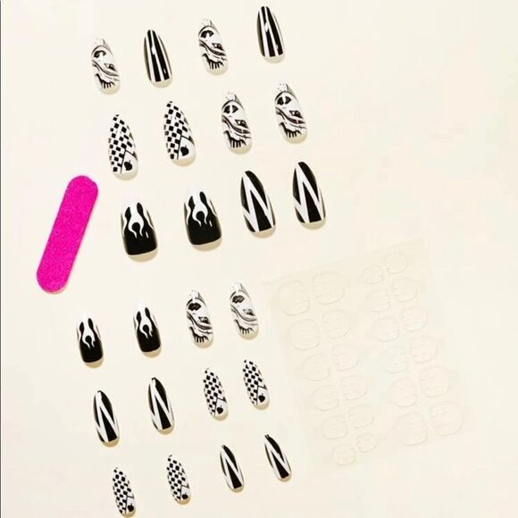 Halloween Press On Nails - Picture 2 of 4